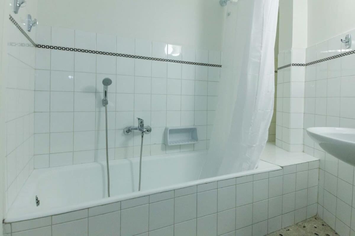אתונה Charming Vintage 2Br Apartment With Balcony In Koukaki מראה חיצוני תמונה